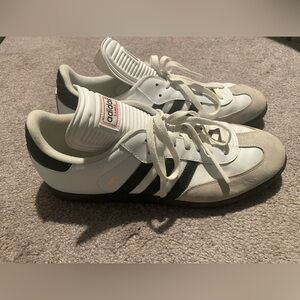Adidas men’s samba- classic soccer shoe